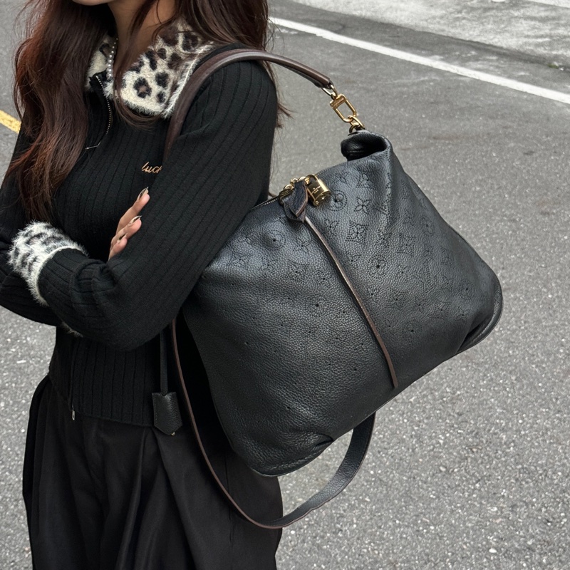 （超稀有⏰） LV Mahina 全牛皮 斜背+單肩+腋下 專櫃15.3萬！-28