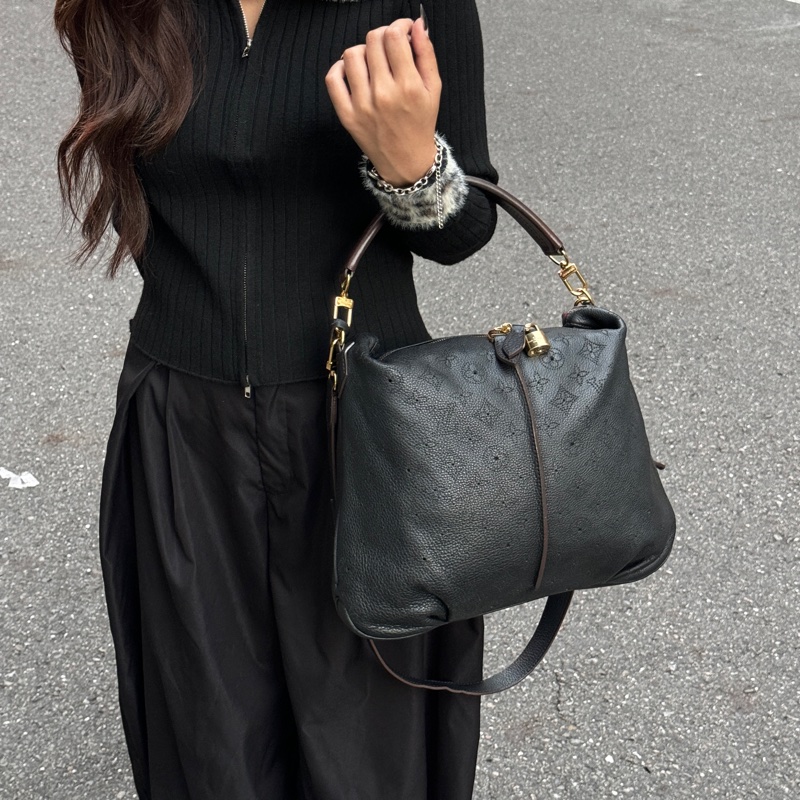 （超稀有⏰） LV Mahina 全牛皮 斜背+單肩+腋下 專櫃15.3萬！-29