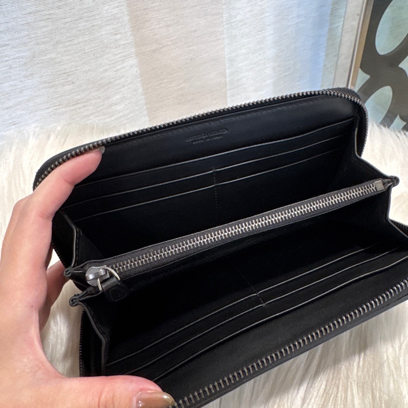 BV 黑羊皮小編織拉鍊長夾 近全新-5