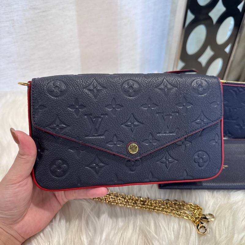 LV 海軍藍牛皮三合一鏈包 晶片款 近全新-1