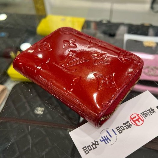 東區正精品㊣ LOUIS VUITTON LV 紅色字紋漆皮壓紋ㄇ字拉鍊卡片夾零錢包 RZ6084-3