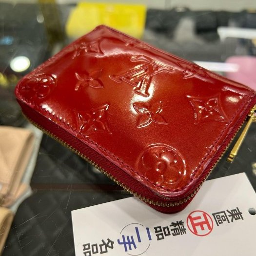東區正精品㊣ LOUIS VUITTON LV 紅色字紋漆皮壓紋ㄇ字拉鍊卡片夾零錢包 RZ6084-5