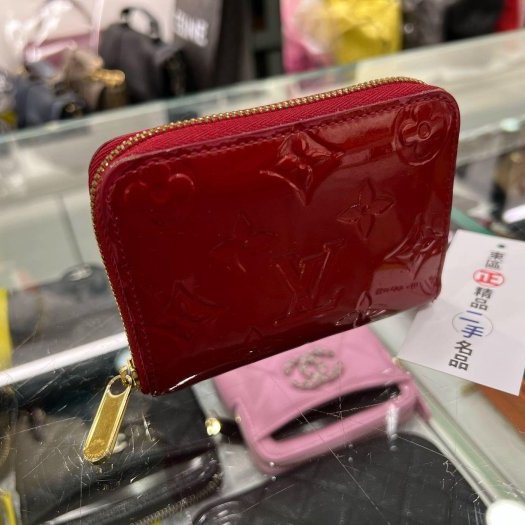 東區正精品㊣ LOUIS VUITTON LV 紅色字紋漆皮壓紋ㄇ字拉鍊卡片夾零錢包 RZ6084-8