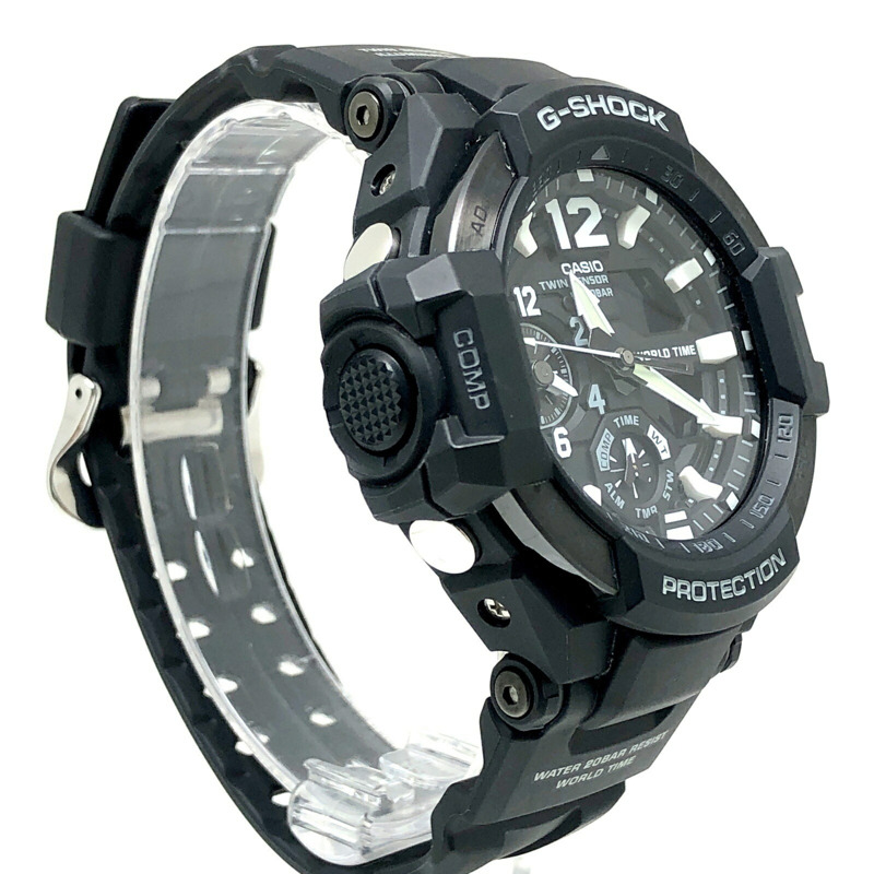 卡西歐 G-SHOCK GA-1100-1A GRAVITYMASTER 手錶，配備雙感測器，可測量方向和溫度，顯示世界時間，高亮度 LED 照明，黑白配色，指針/數字雙顯，於 2015 年 4 月發布。-1