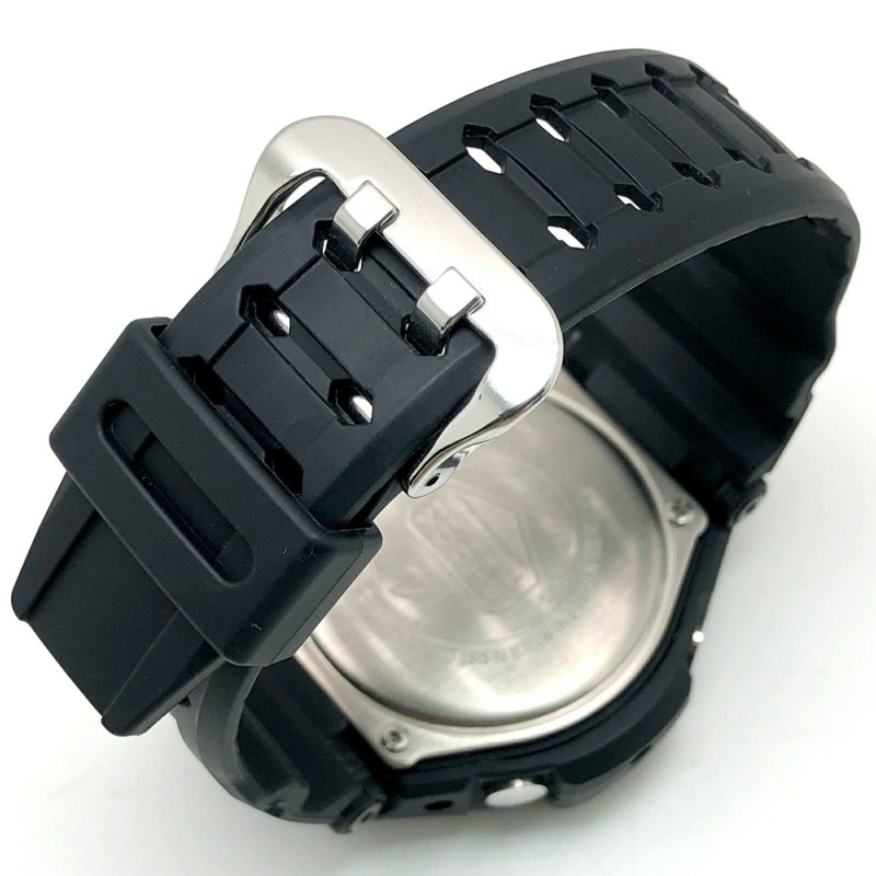 卡西歐 G-SHOCK GA-1100-1A GRAVITYMASTER 手錶，配備雙感測器，可測量方向和溫度，顯示世界時間，高亮度 LED 照明，黑白配色，指針/數字雙顯，於 2015 年 4 月發布。-6