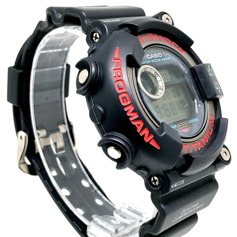 卡西歐 G-SHOCK DW-8200-1A 蛙人系列第二代鈦金屬錶殼 EL 背光 紅色/深灰色 1995年6月發布-1