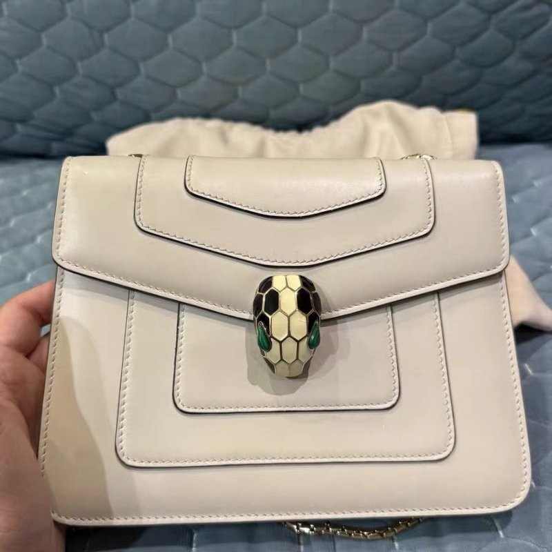 BVLGARI 白色金扣蛇頭肩背斜背包 20*15 98新配件塵袋-0