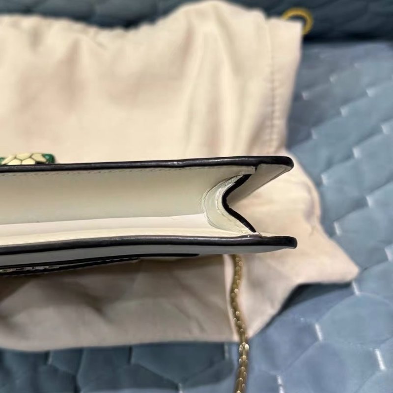 BVLGARI 白色金扣蛇頭肩背斜背包 20*15 98新配件塵袋-3
