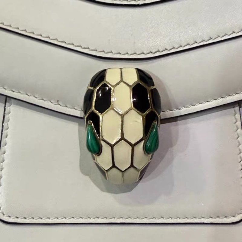 BVLGARI 白色金扣蛇頭肩背斜背包 20*15 98新配件塵袋-8