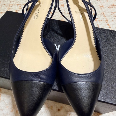 香奈兒經典款雙色跟鞋38～出清