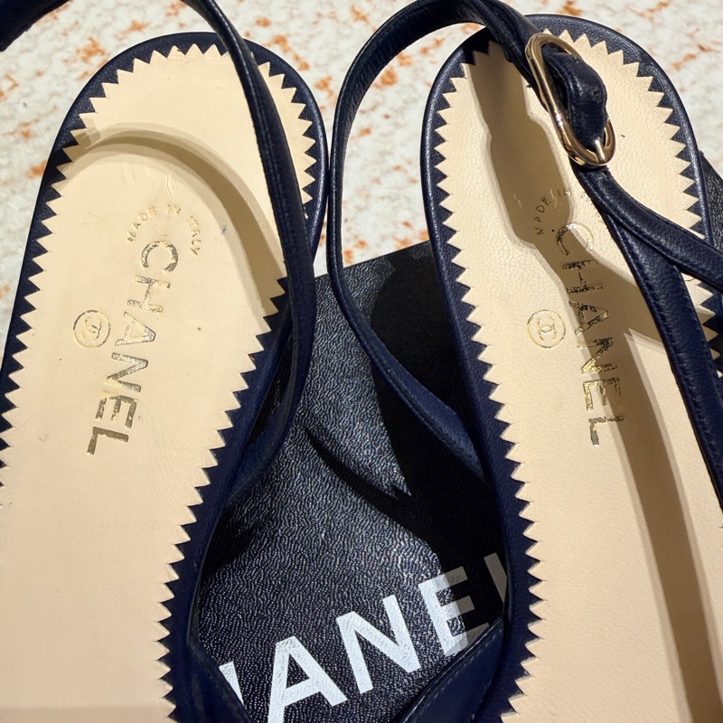 香奈兒經典款雙色跟鞋38～出清-1