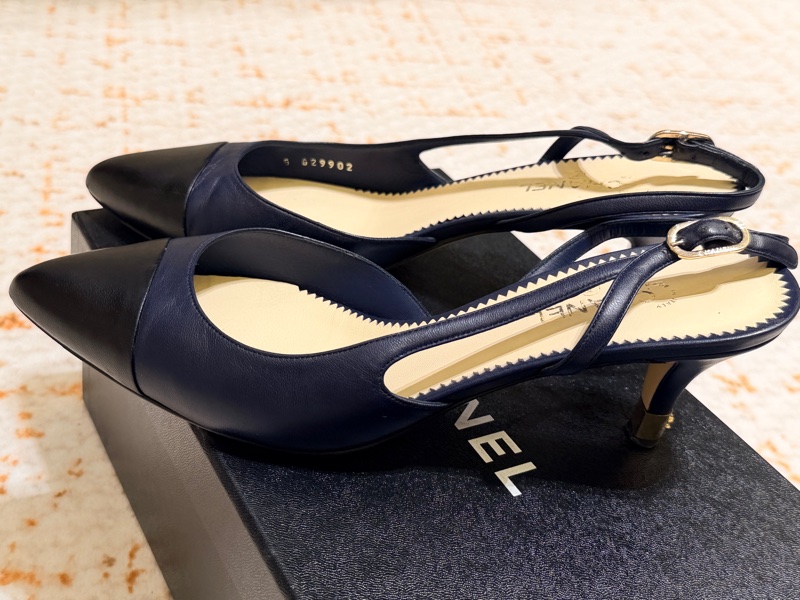 香奈兒經典款雙色跟鞋38～出清-3