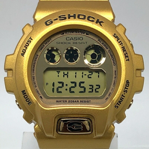 卡西歐 G-SHOCK 手錶 DW-6900GD-9 瘋狂金鏡面錶盤三眼 深色款 2014 年 8 月發布
