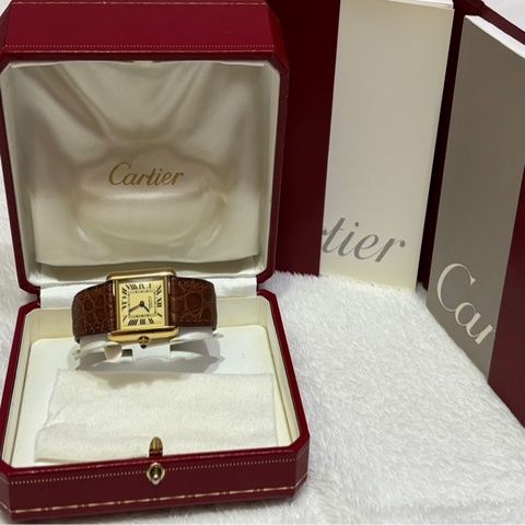 Cartier Must Tank SM 腕錶，cal. 057 925銀 搭配皮革錶帶 石英機芯 女士手錶