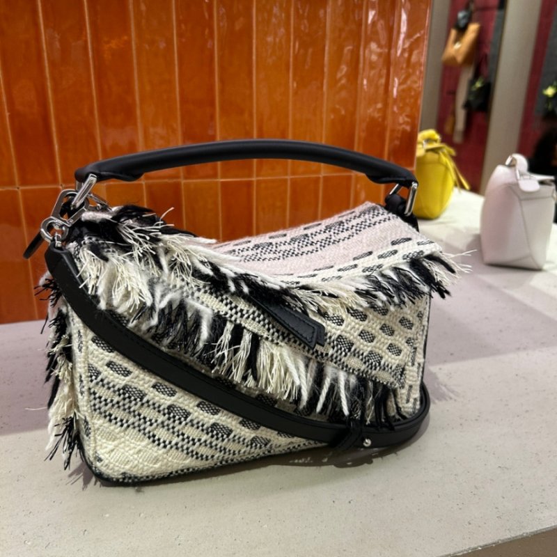 🎊佳節特賣🎁Loewe 小款拚色紡織皮革限量款Puzzle 包-1