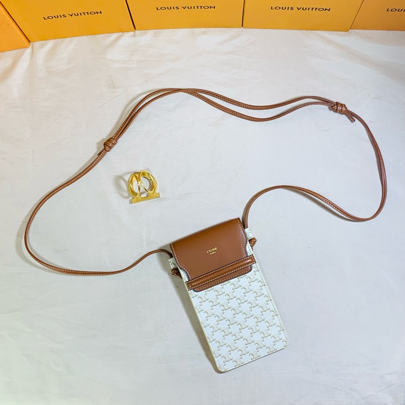 ✨經典不敗 Celine 思琳 滿版老花 手機包 斜背小包-1