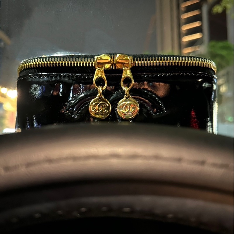 🤍💗 Chanel 漆皮 黑金 手提化妝方盒-1
