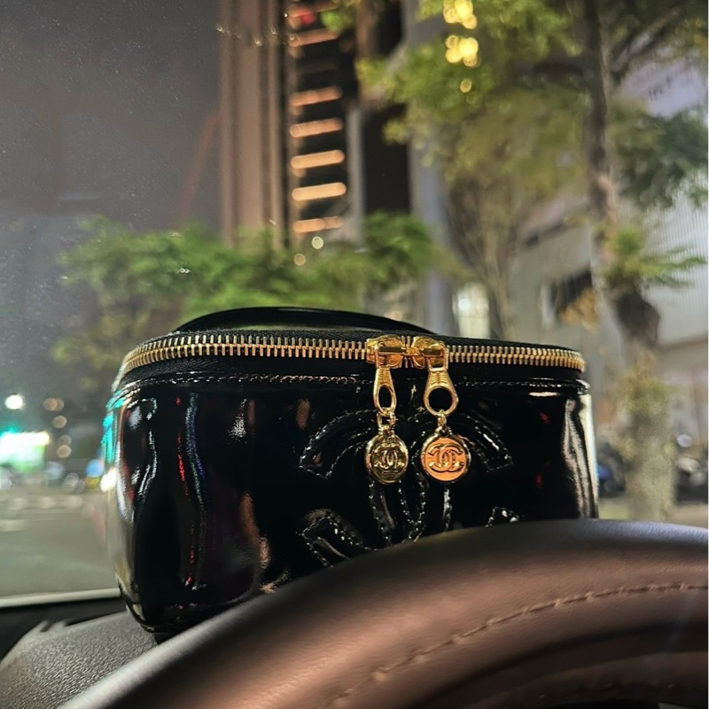 🤍💗 Chanel 漆皮 黑金 手提化妝方盒-2