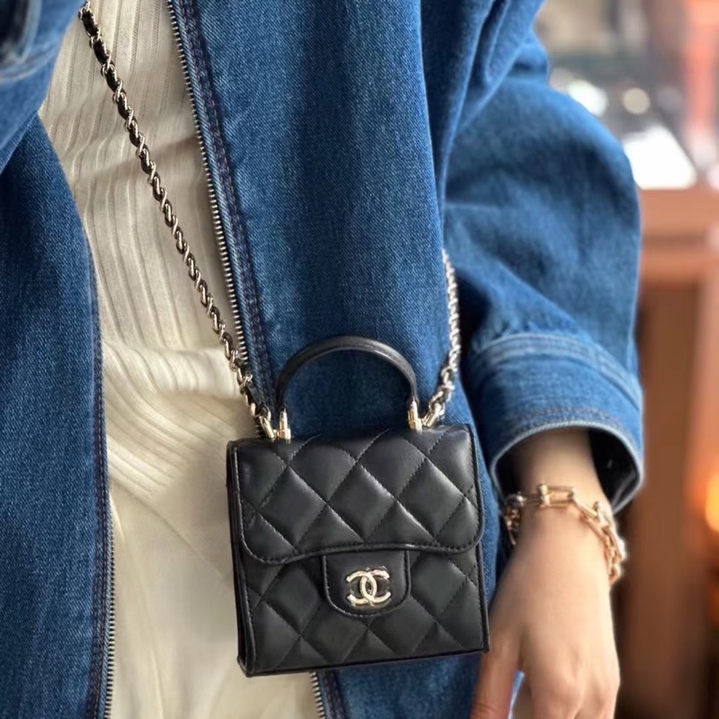 Chanel香奈兒高級手工坊 手提斜挎小方黑金鍊條包-1