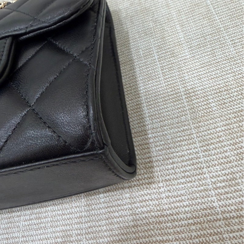 Chanel香奈兒高級手工坊 手提斜挎小方黑金鍊條包-8
