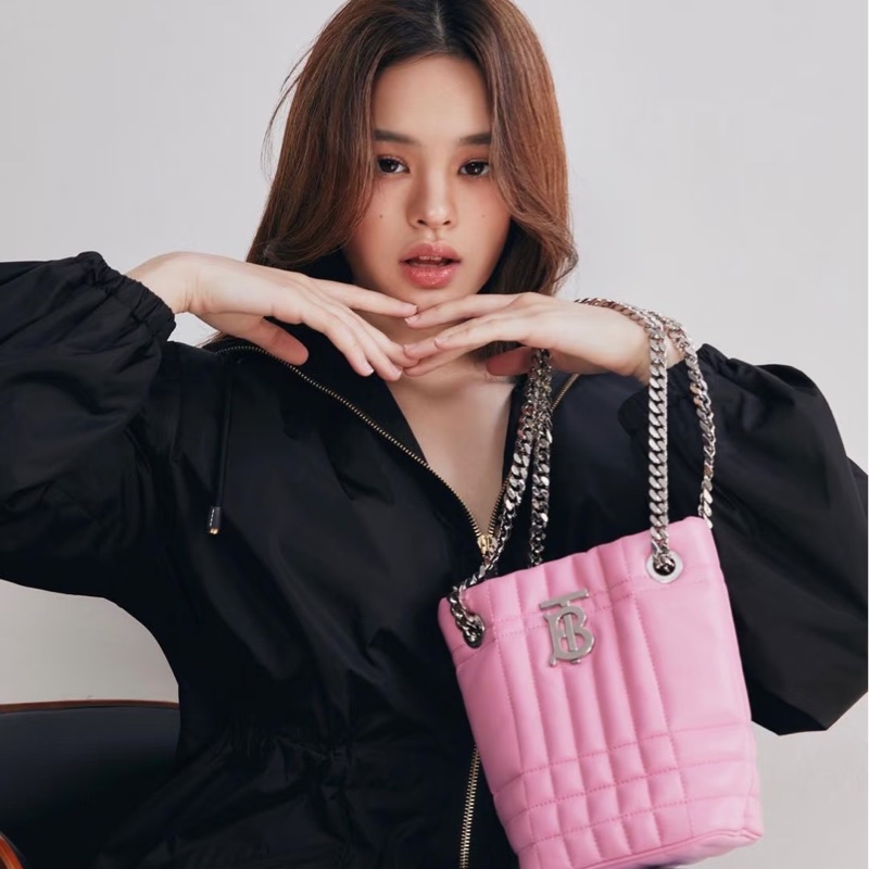 Burberry粉色蘿拉水桶包-2
