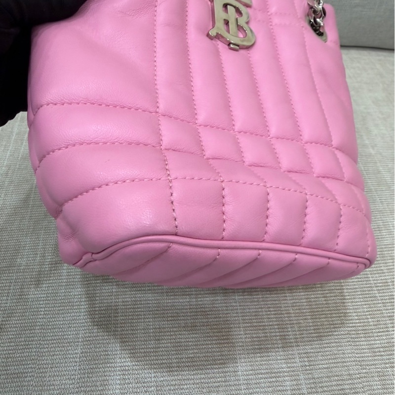 Burberry粉色蘿拉水桶包-10