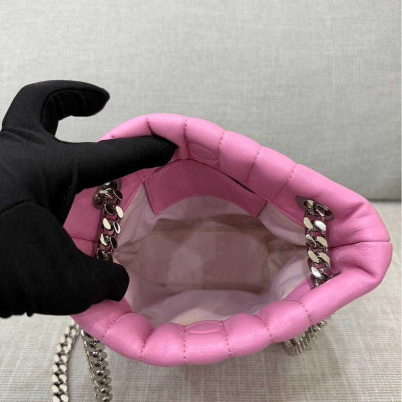 Burberry粉色蘿拉水桶包-15