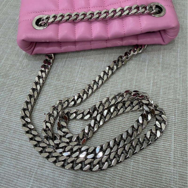 Burberry粉色蘿拉水桶包-19