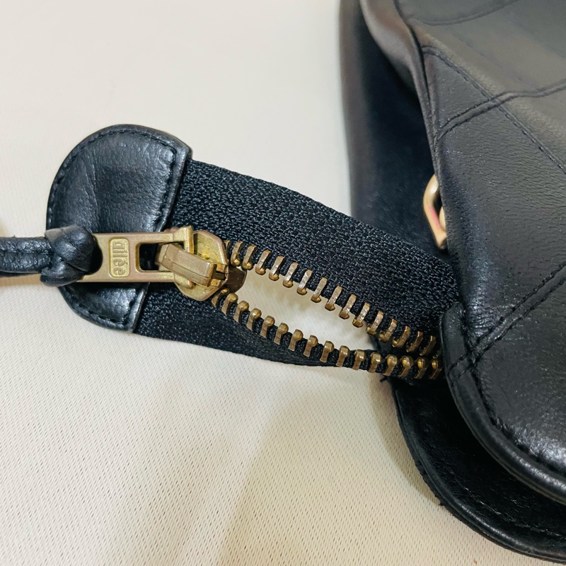 Chanel 老香手拿包-19