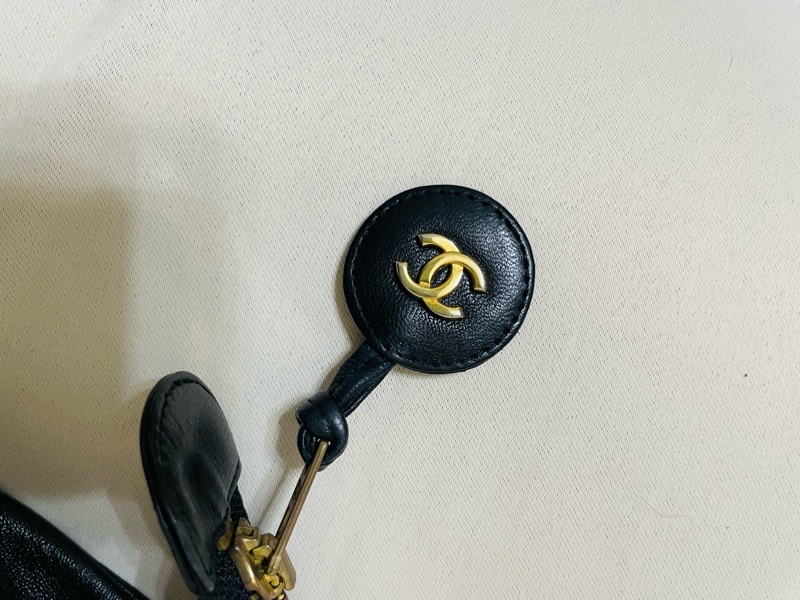 Chanel 老香手拿包-20