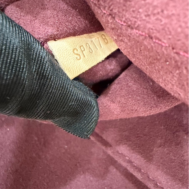 LV M43431 MONTSOURIS花紋LOGO Monogram帆布扣式後背包-23