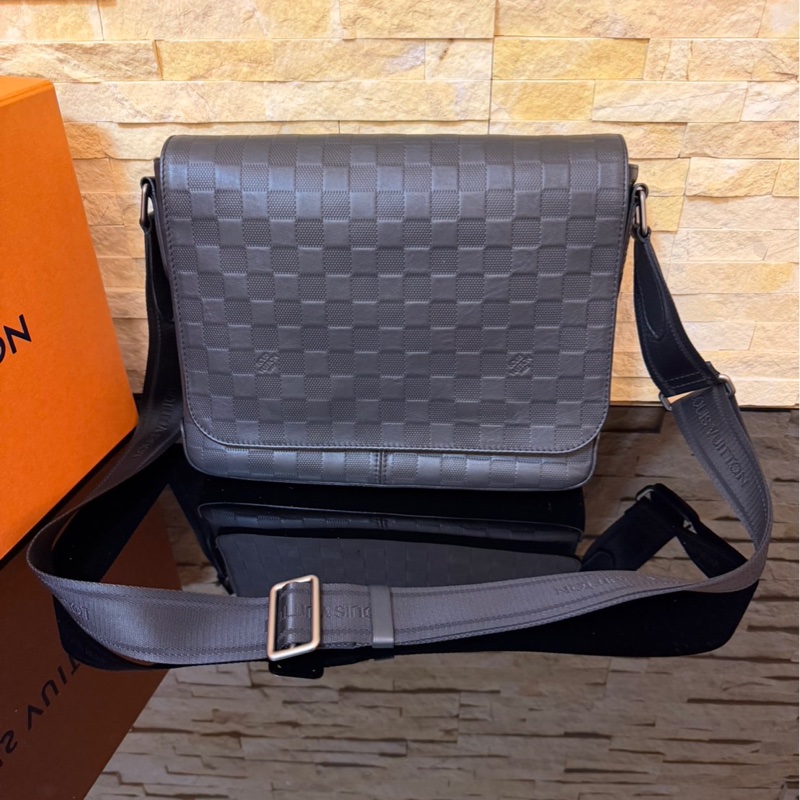 LV N41286 DISTRICT 小號全皮系列斜背包-0