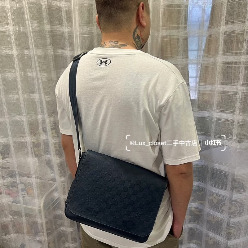 LV N41286 DISTRICT 小號全皮系列斜背包-1