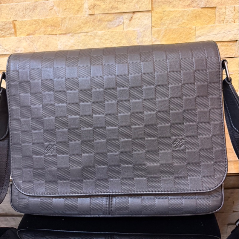 LV N41286 DISTRICT 小號全皮系列斜背包-2