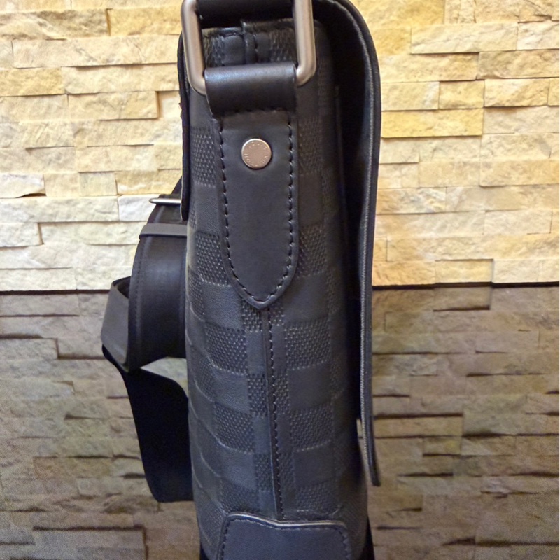 LV N41286 DISTRICT 小號全皮系列斜背包-4