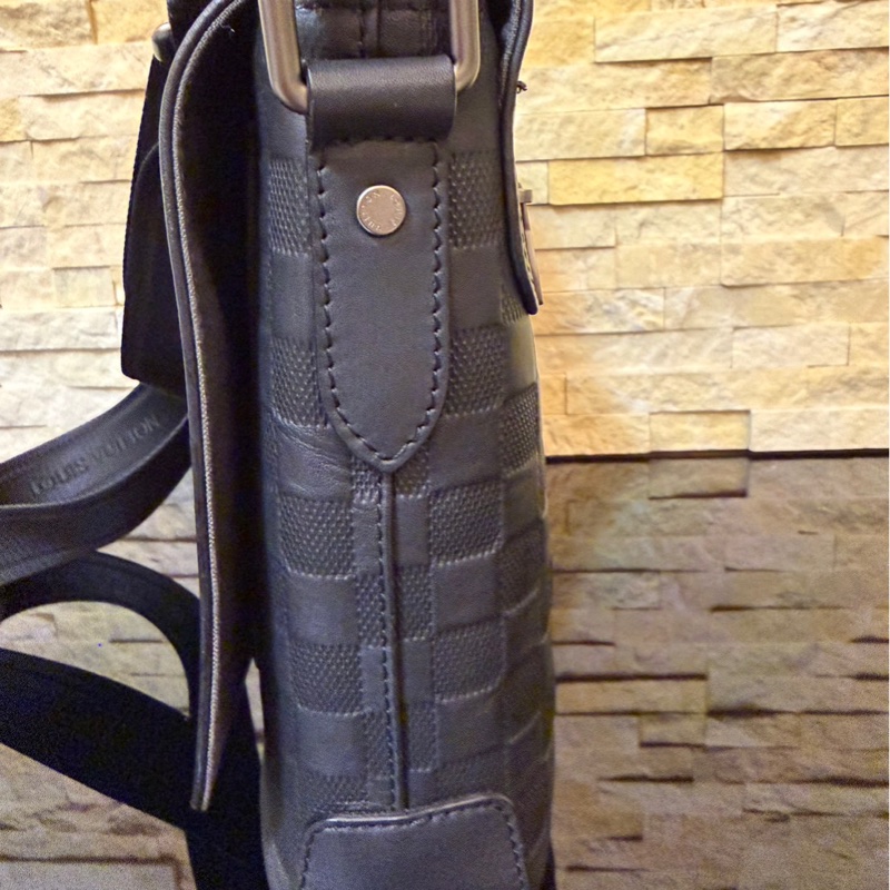 LV N41286 DISTRICT 小號全皮系列斜背包-5