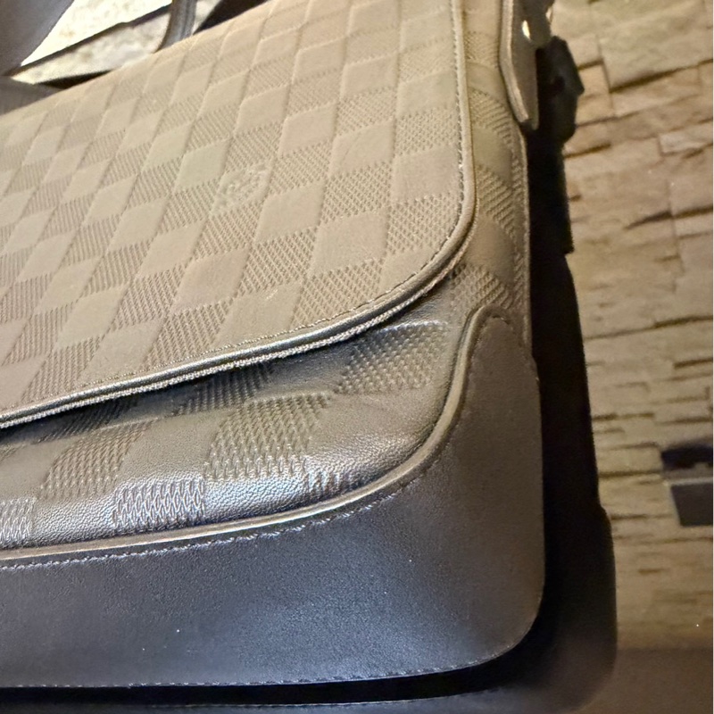 LV N41286 DISTRICT 小號全皮系列斜背包-6