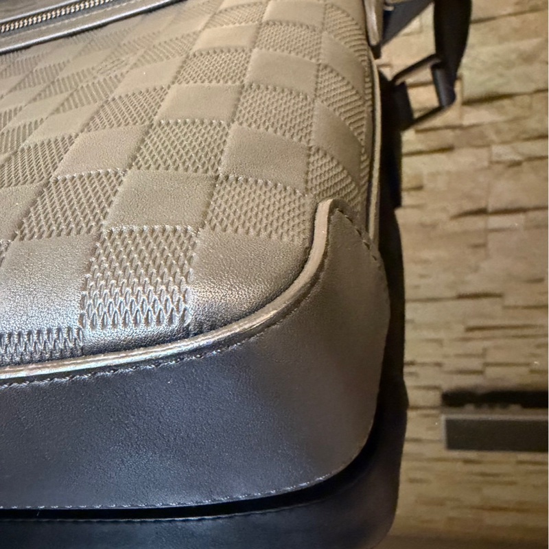 LV N41286 DISTRICT 小號全皮系列斜背包-8