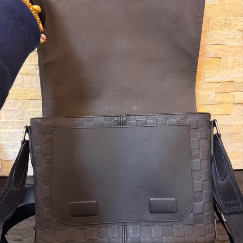 LV N41286 DISTRICT 小號全皮系列斜背包-12