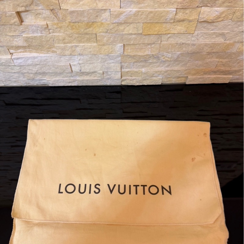 LV N41286 DISTRICT 小號全皮系列斜背包-18