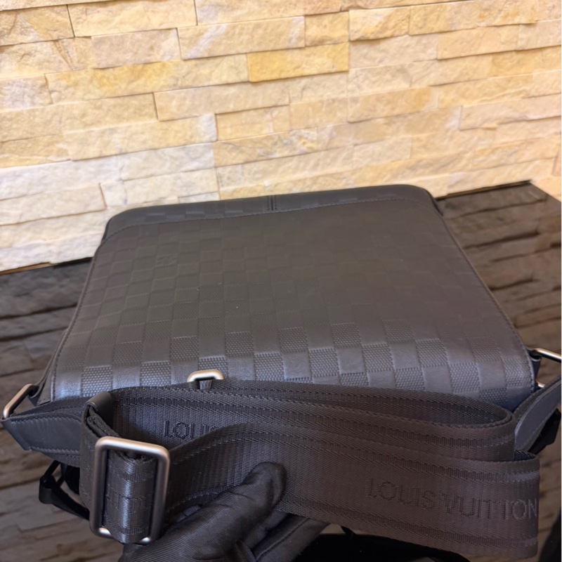 LV N41286 DISTRICT 小號全皮系列斜背包-20