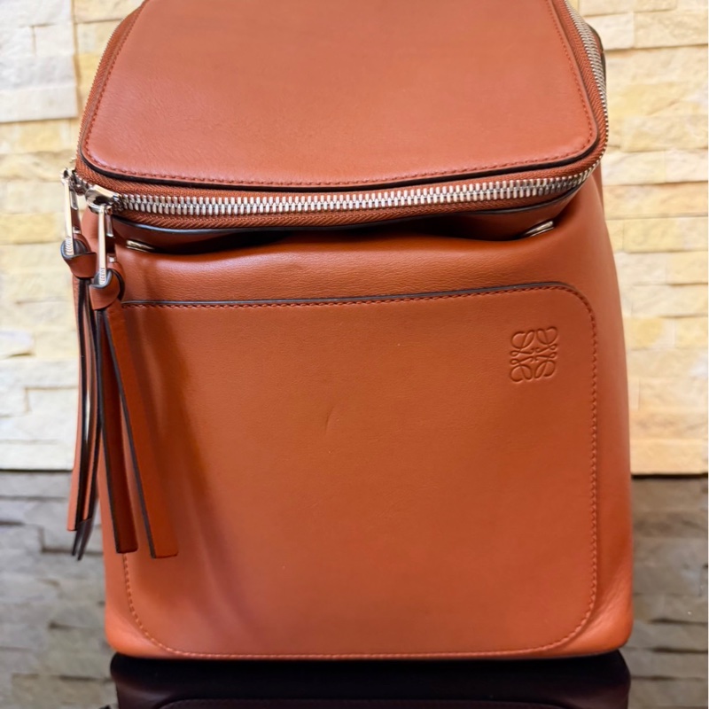 Loewe羅意威橘棕色雙肩包-3