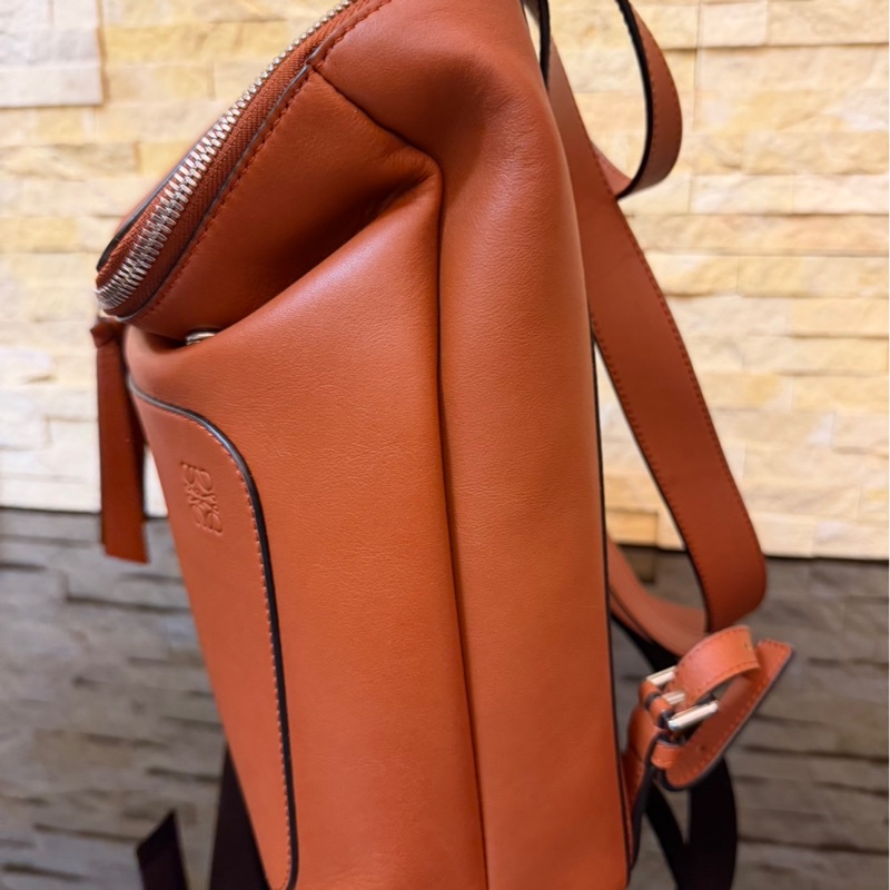 Loewe羅意威橘棕色雙肩包-6
