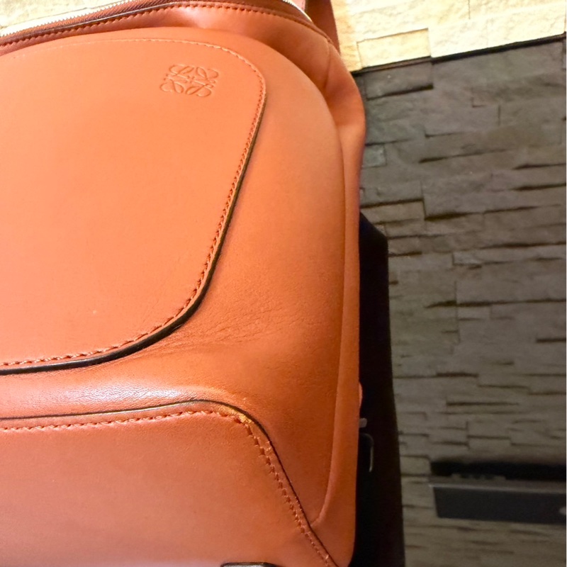 Loewe羅意威橘棕色雙肩包-7