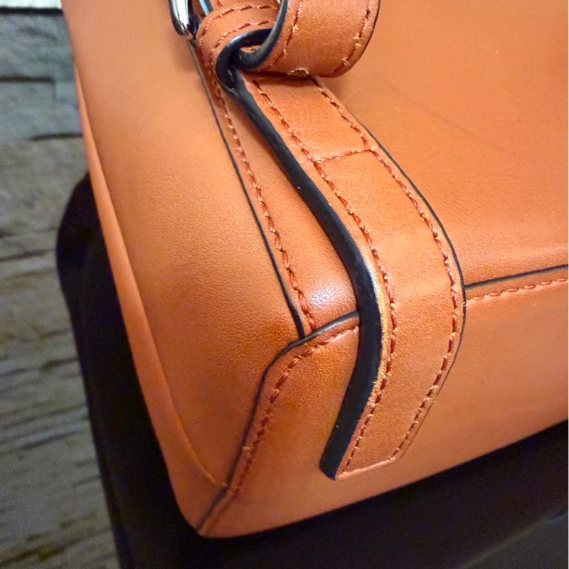 Loewe羅意威橘棕色雙肩包-10