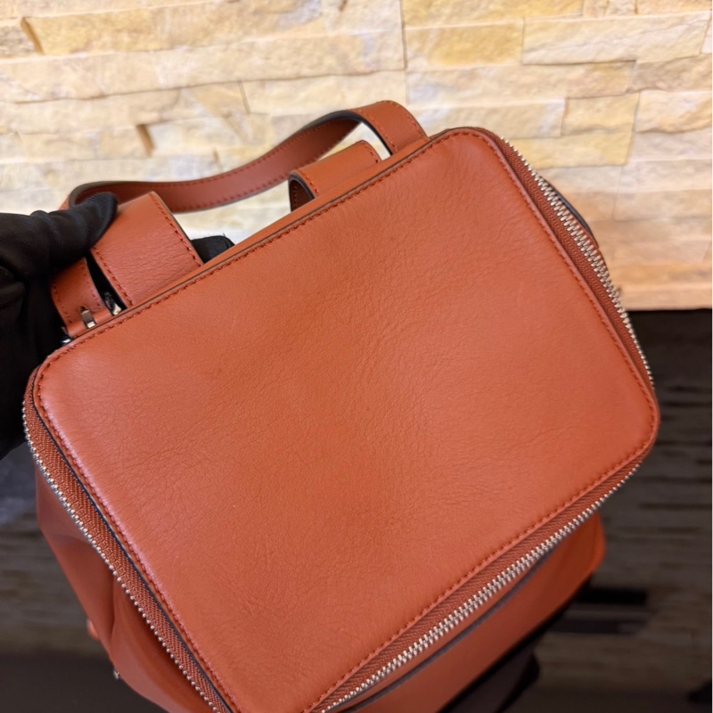 Loewe羅意威橘棕色雙肩包-12