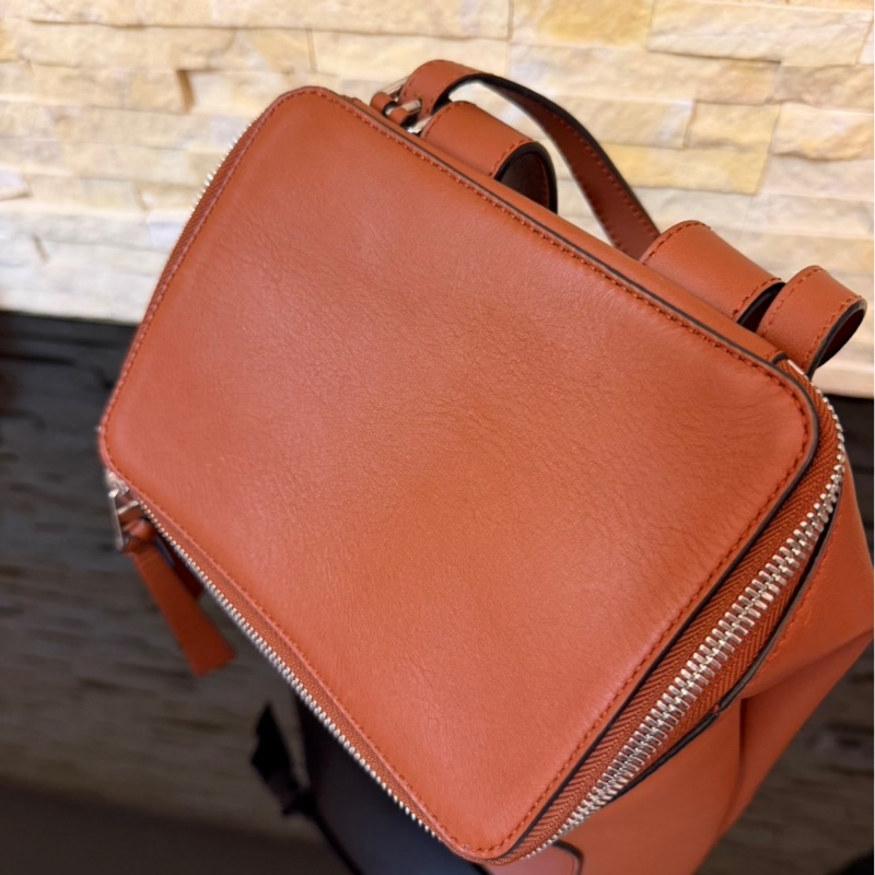 Loewe羅意威橘棕色雙肩包-13
