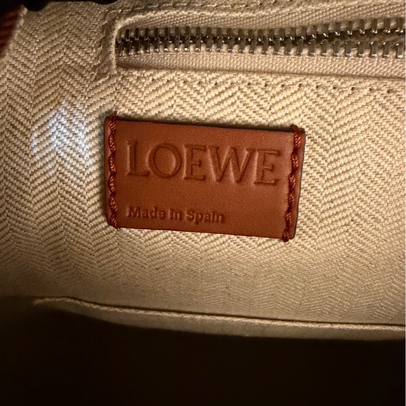 Loewe羅意威橘棕色雙肩包-24