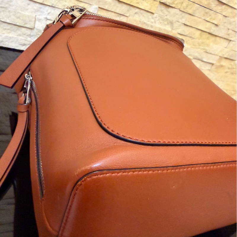 Loewe羅意威橘棕色雙肩包-31