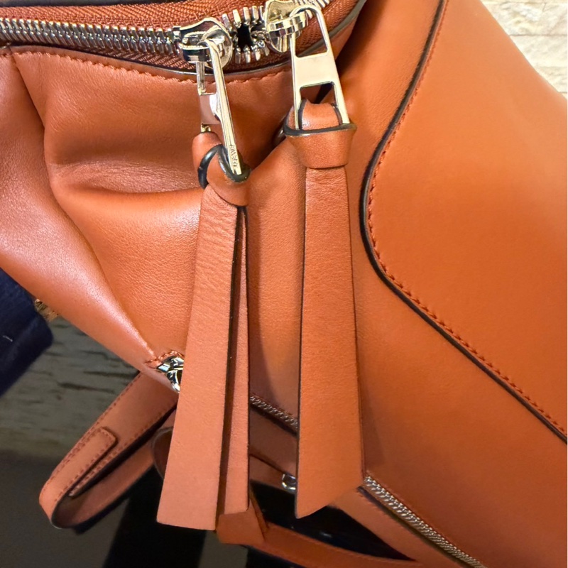 Loewe羅意威橘棕色雙肩包-36